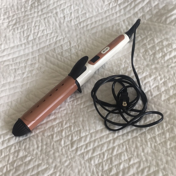 Curling Iron. 1inch curls. - Picture 1 of 1